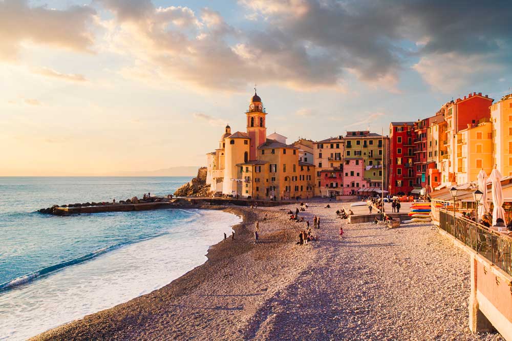 Stränder och hus vid en italiensk strand